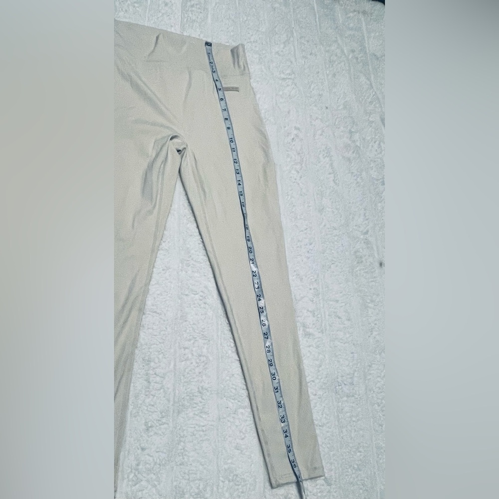 Elegant Cream Women's Leggings - Picture 13 of 16